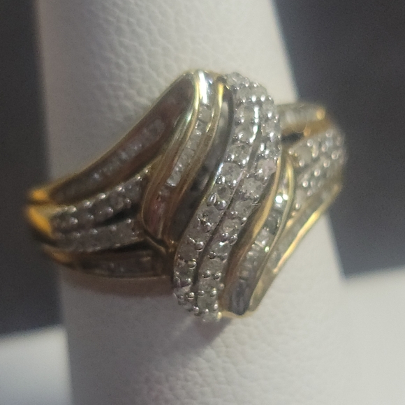 R267  Natural White Diamond Cocktail Ring - Picture 1 of 12